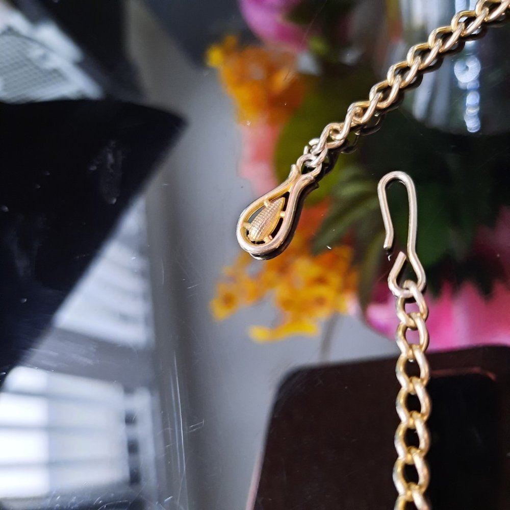 VINTAGE - Gold Curb Chain and Clip on Earrings c. 1980's - Picture 7 of 8
